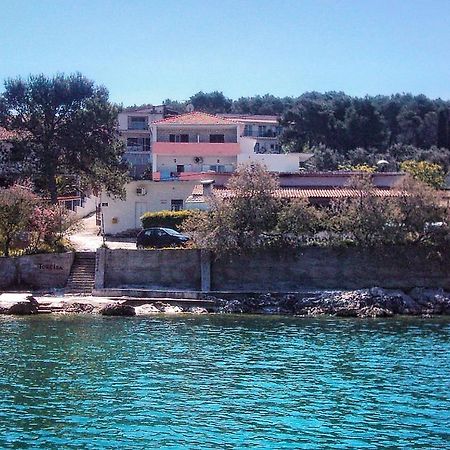 Apartments By The Sea Arbanija, Ciovo - 1085 โตรกีร์ ภายนอก รูปภาพ