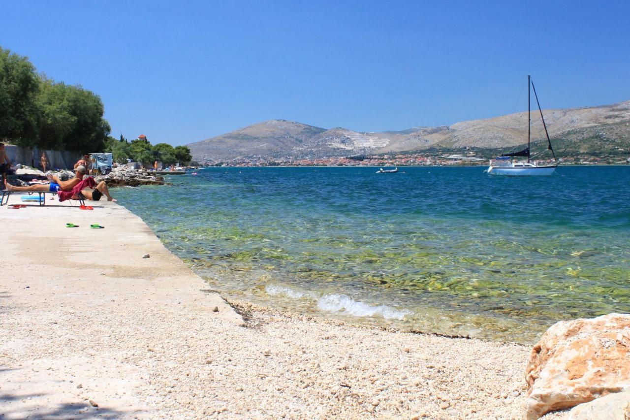 Apartments By The Sea Arbanija, Ciovo - 1085 โตรกีร์ ภายนอก รูปภาพ