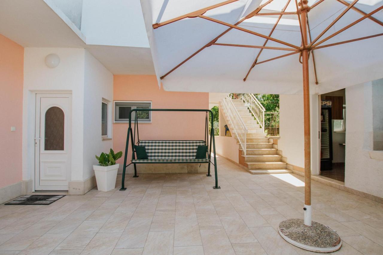 Apartments By The Sea Arbanija, Ciovo - 1085 โตรกีร์ ภายนอก รูปภาพ