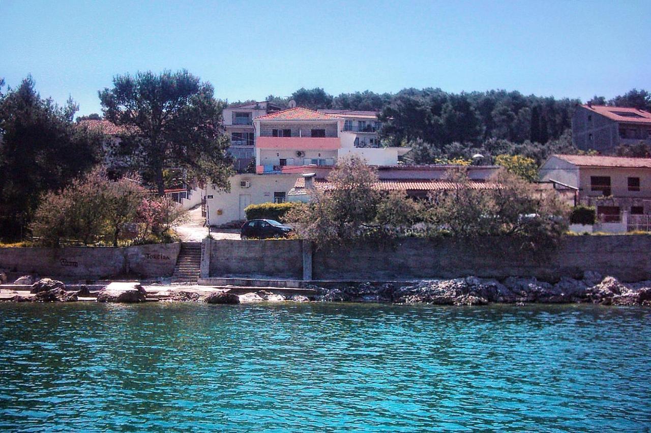 Apartments By The Sea Arbanija, Ciovo - 1085 โตรกีร์ ภายนอก รูปภาพ