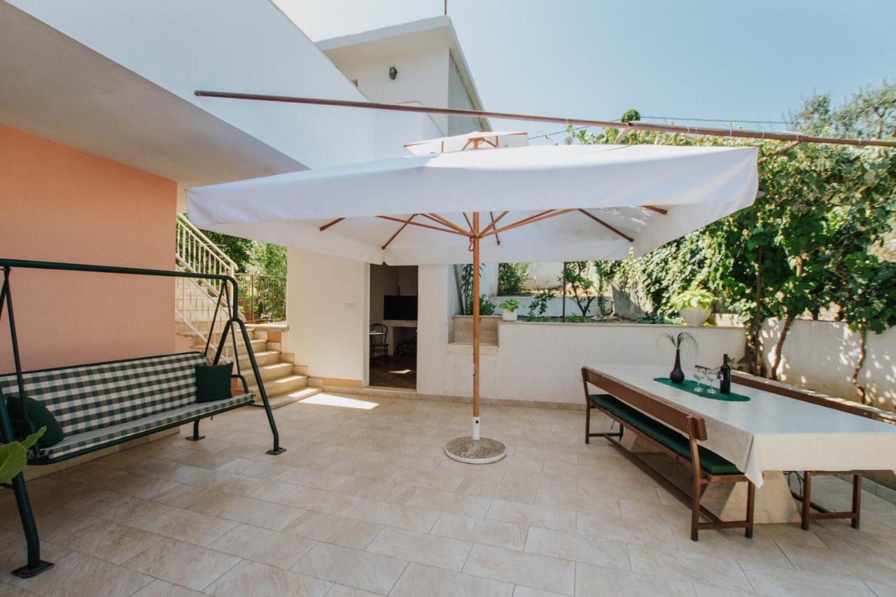 Apartments By The Sea Arbanija, Ciovo - 1085 โตรกีร์ ภายนอก รูปภาพ