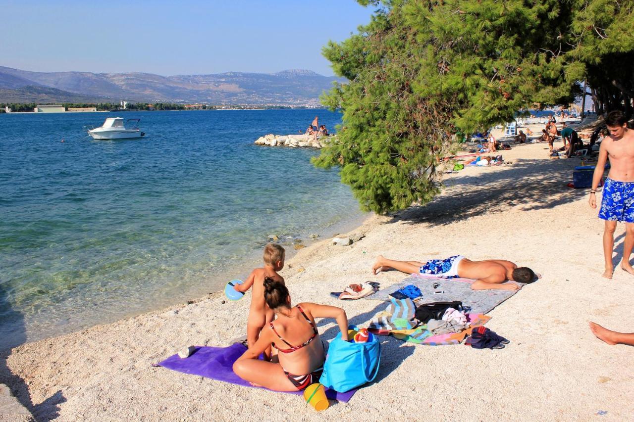 Apartments By The Sea Arbanija, Ciovo - 1085 โตรกีร์ ภายนอก รูปภาพ