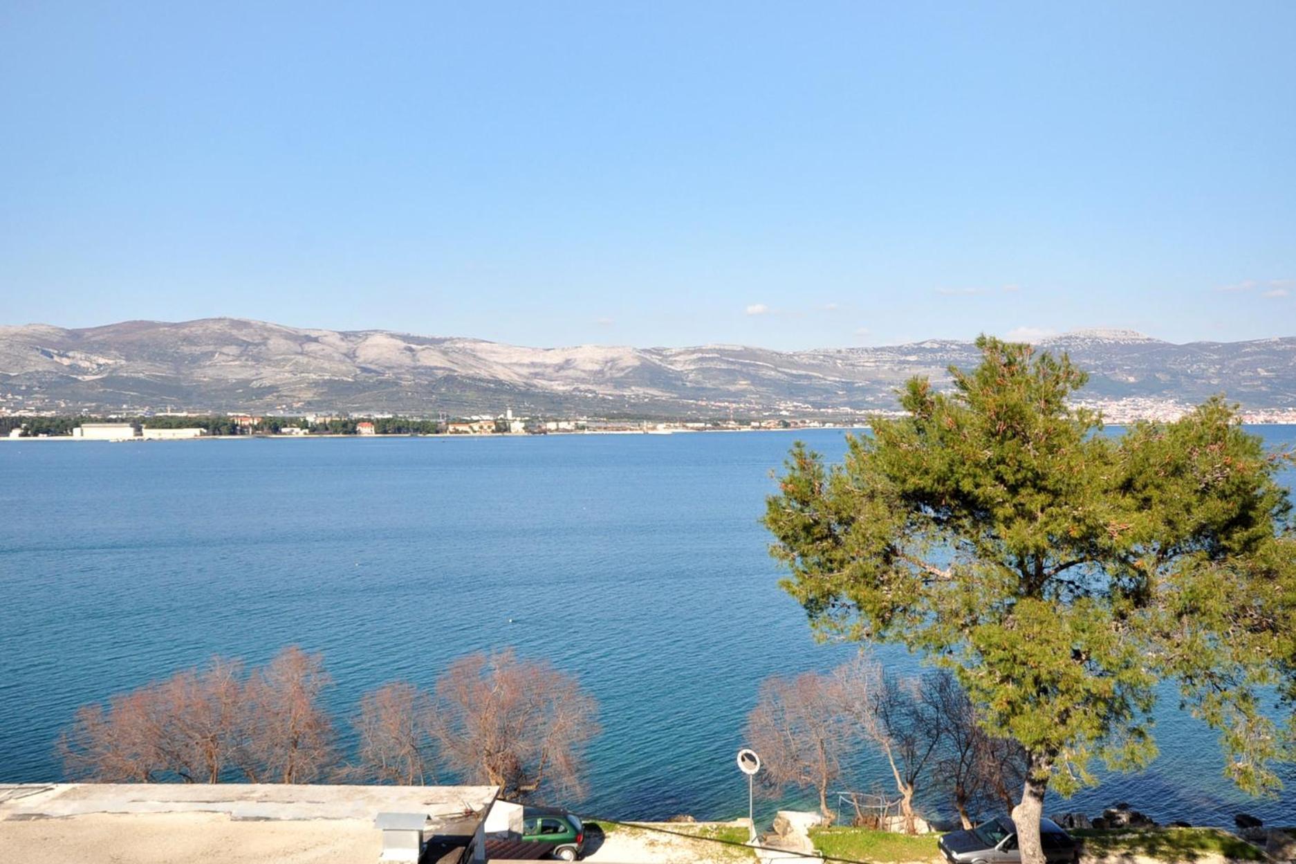 Apartments By The Sea Arbanija, Ciovo - 1085 โตรกีร์ ภายนอก รูปภาพ
